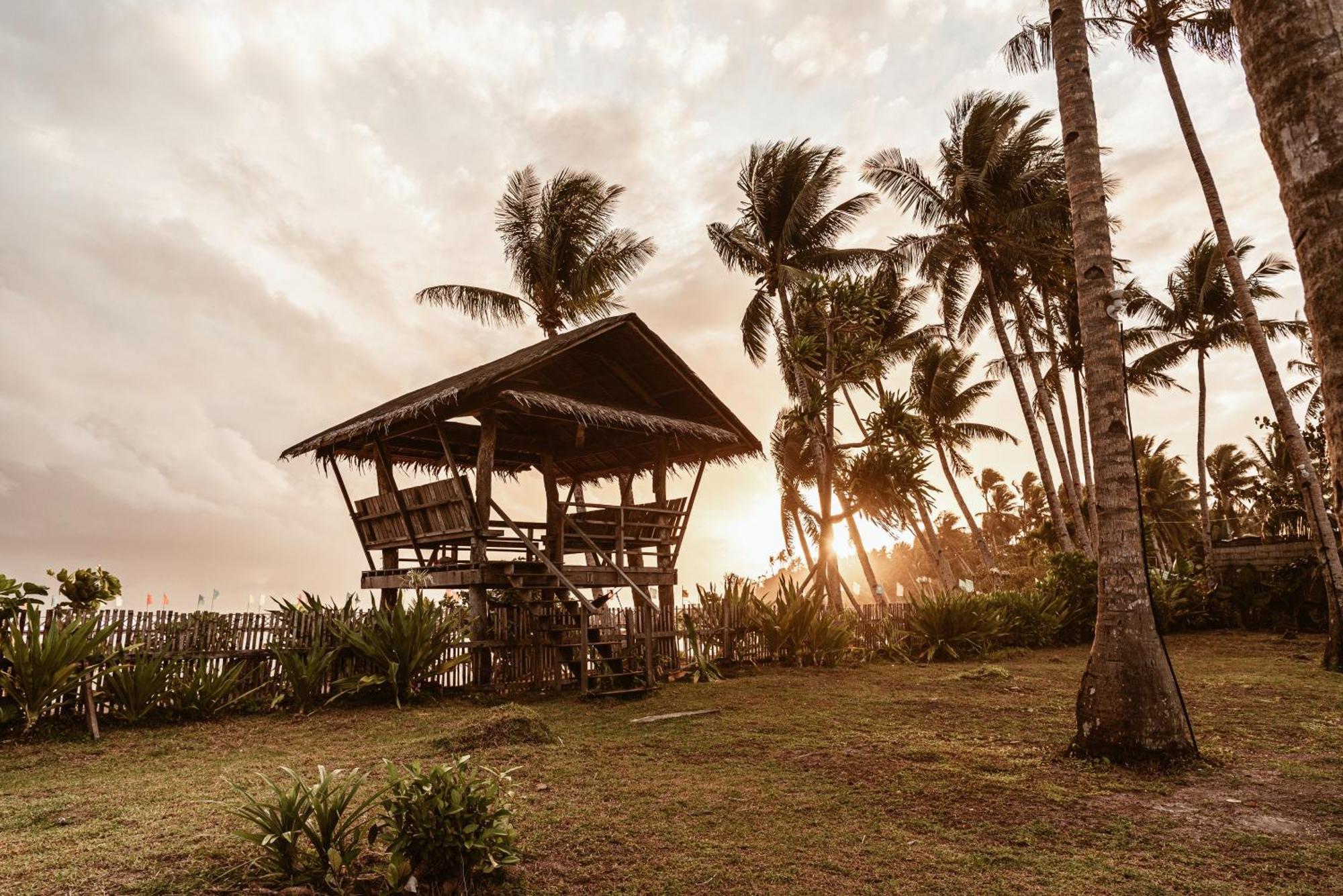 Alon Cloud9 Beach Front Catangnan Exteriör bild